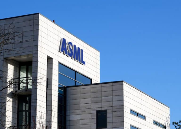 Rallentano le vendite di ASML nel quarto trimestre 2021 ma l’anno chiude con entrate per 18,6 miliardi di euro (+33%)