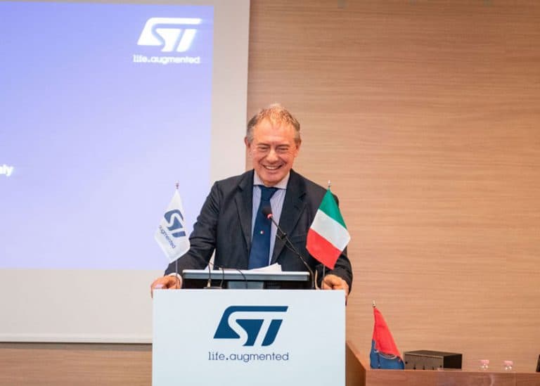 Il ministro Urso visita gli stabilimenti STMicroelectronics di Catania