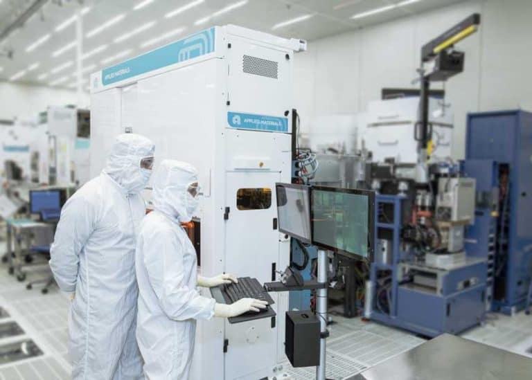 Le vendite di apparecchiature per la produzione di semiconduttori raggiungono nel 2022 il record storico di 107,6 miliardi di dollari