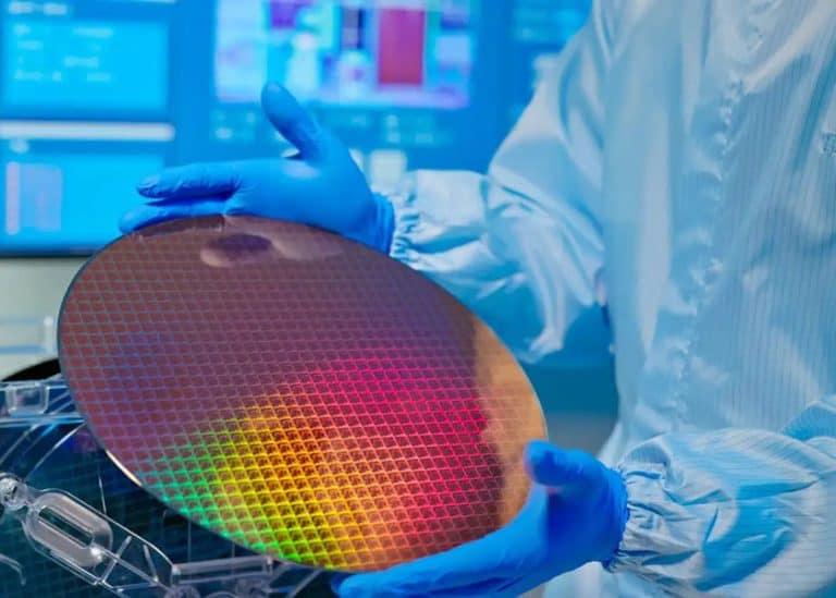 Secondo IDC il mercato globale dei semiconduttori crescerà del 20,2% nel 2024 fino a raggiungere 633 miliardi di vendite